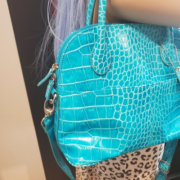 Danier Aqua Alligator Handle Bag Cossbody - Picture 5 of 10